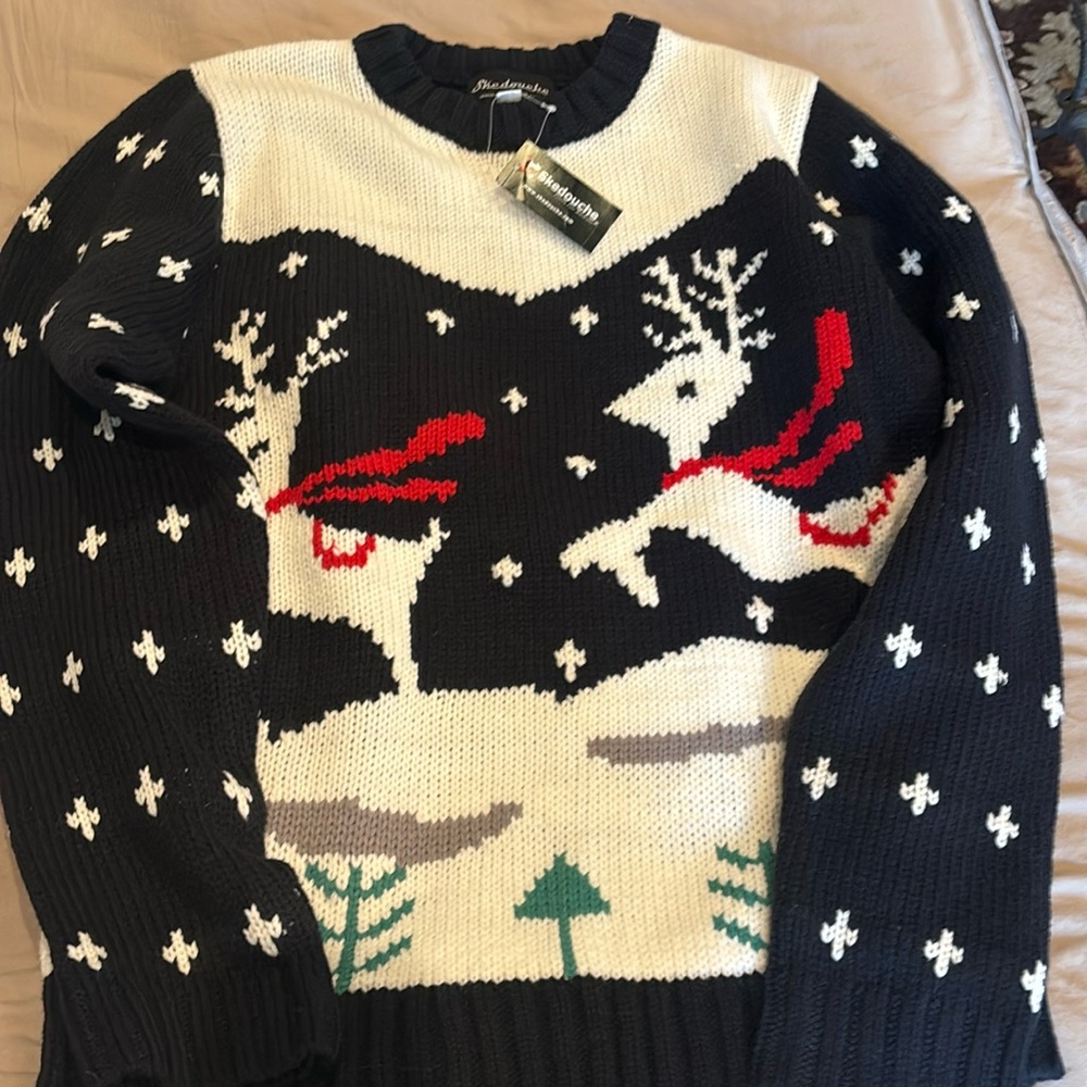 NWT Men’s Navy Christmas Sweater Large